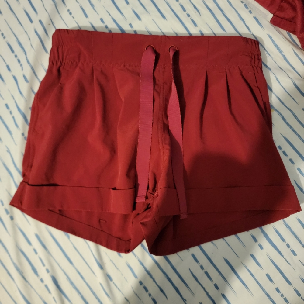 Lululemon shorts size 4